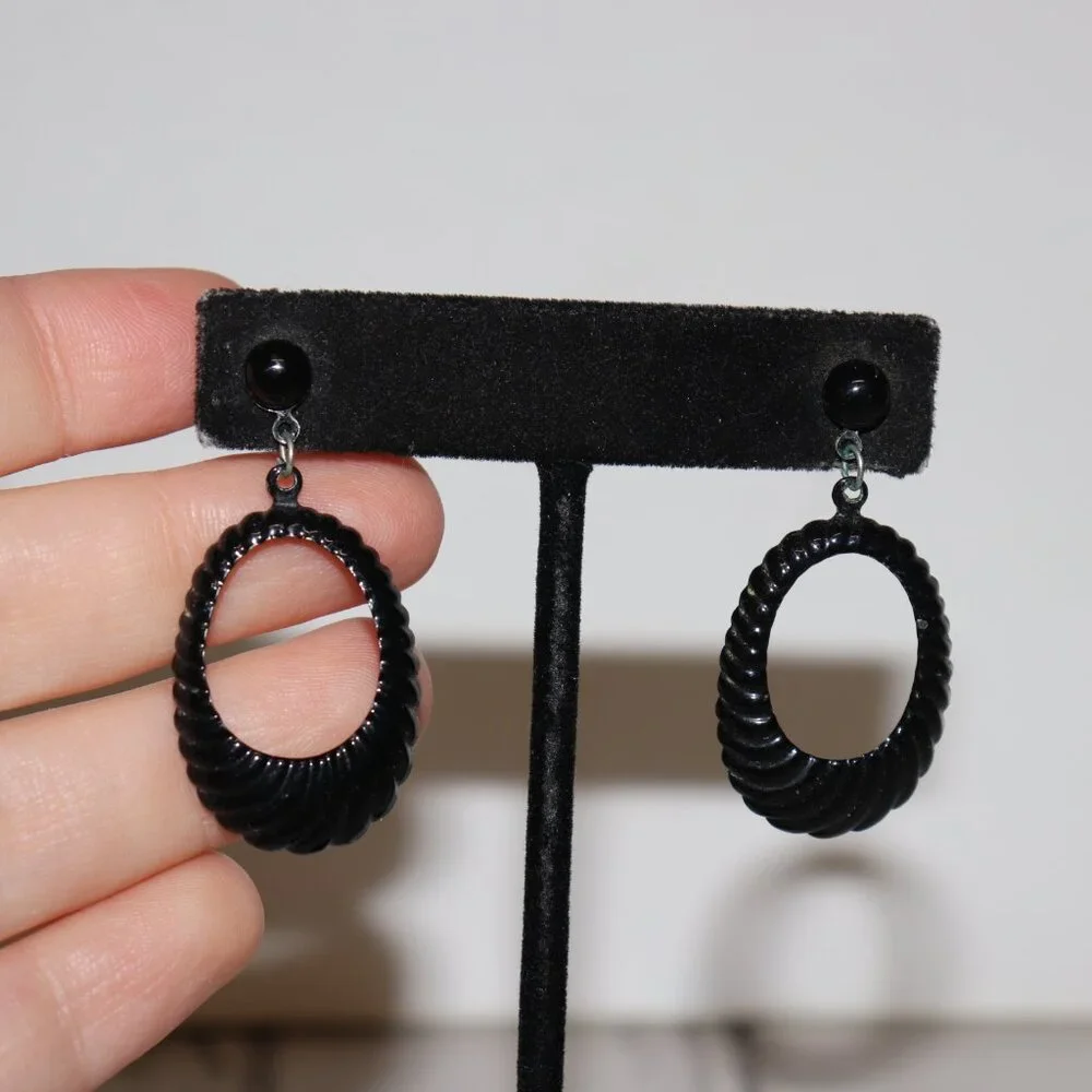🖤✨ Vintage Black Textured Metal Oval Dangle Earrings · Post · 1.75